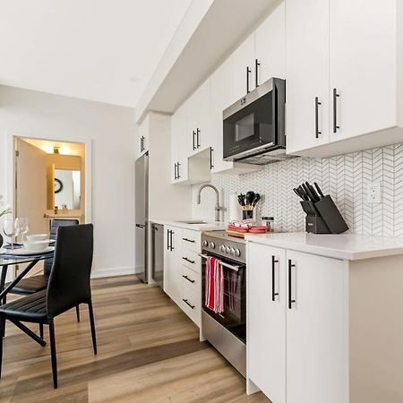 Stylish 2Br Condo - Balcony - Stunning City View Kitchener Extérieur photo