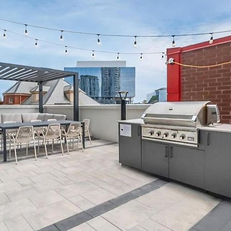 Stylish 2Br Condo - Balcony - Stunning City View Kitchener Extérieur photo