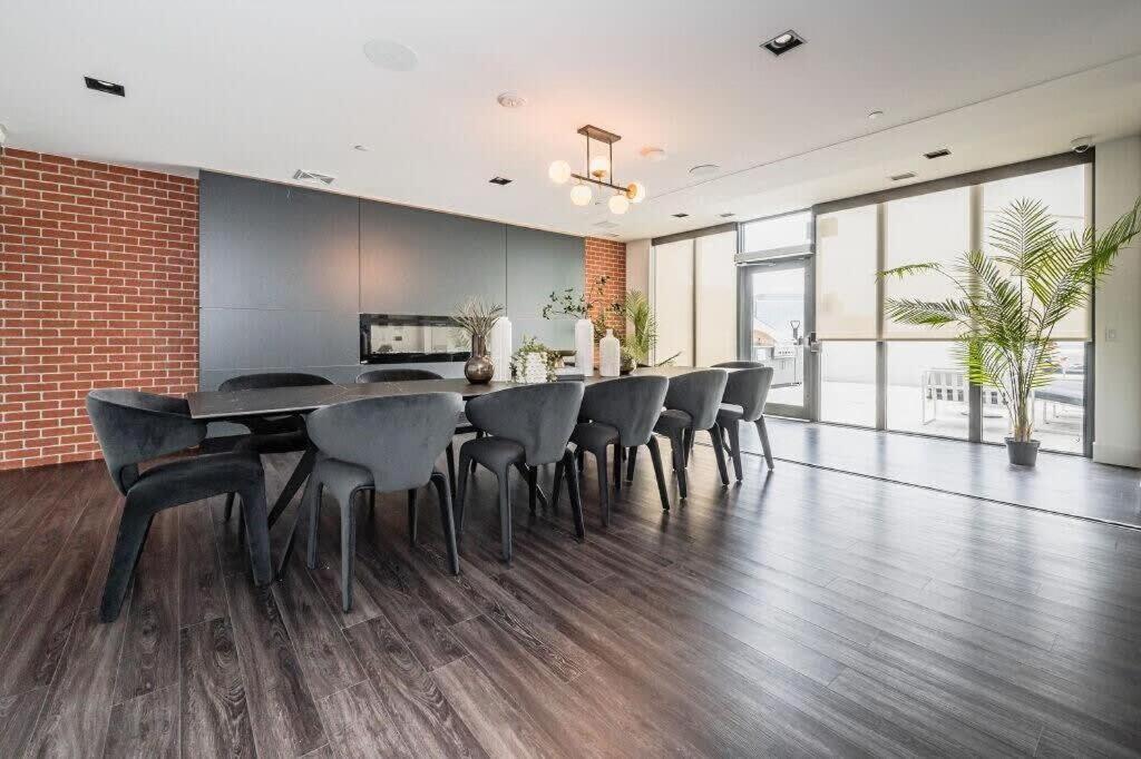 Stylish 2Br Condo - Balcony - Stunning City View Kitchener Extérieur photo