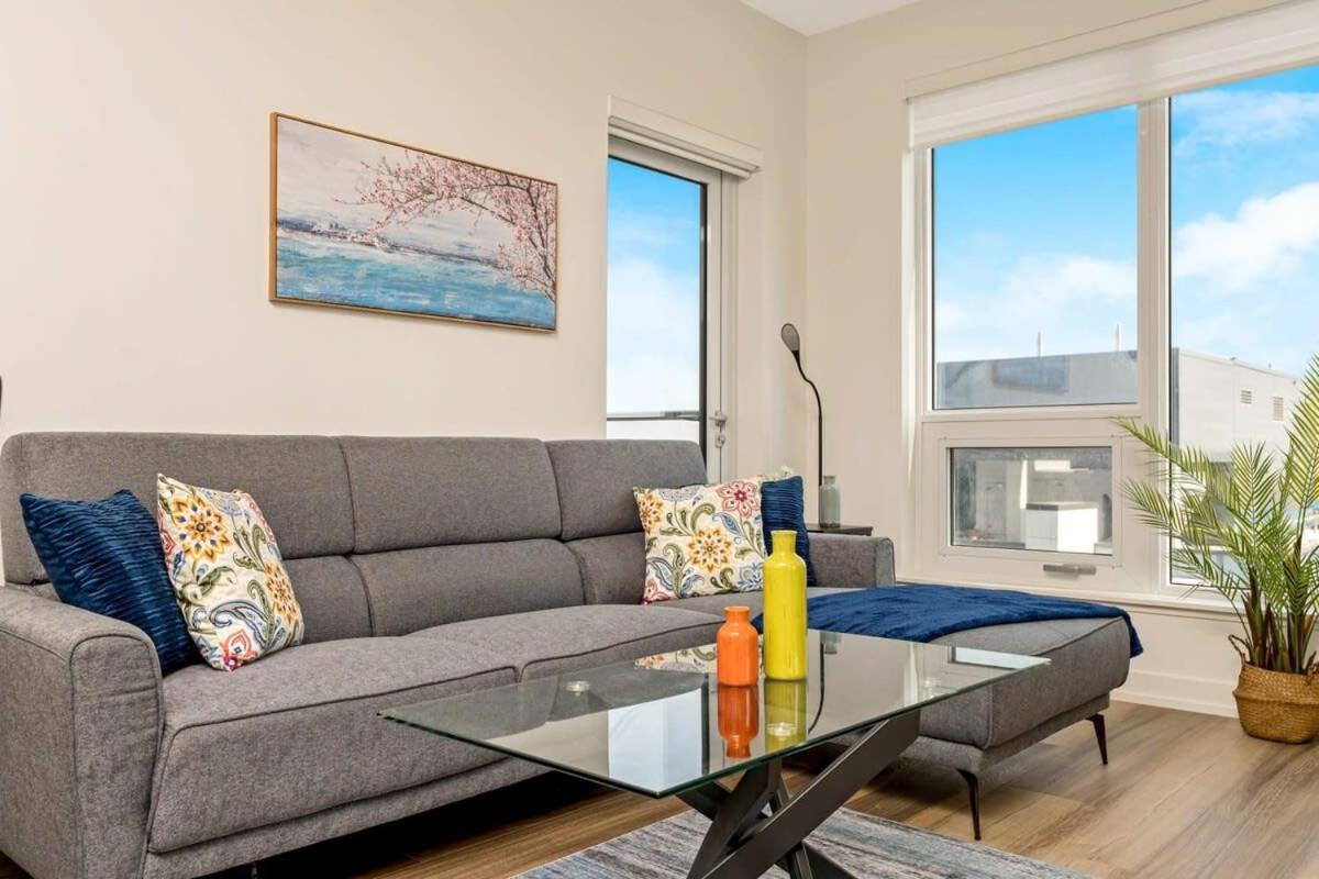 Stylish 2Br Condo - Balcony - Stunning City View Kitchener Extérieur photo